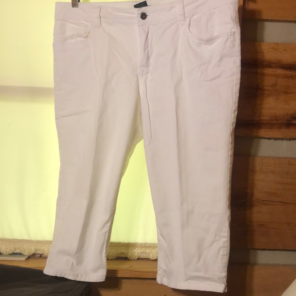 Faded Glory size 12 ladies White Capri, size 14.